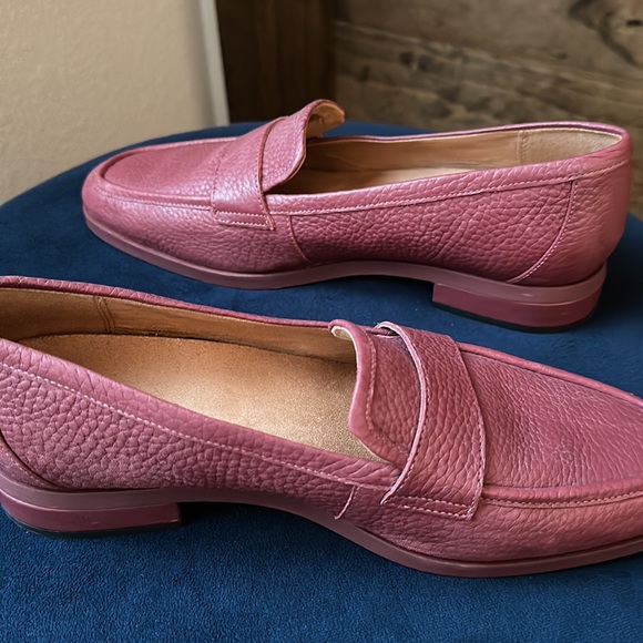 Vionic Loafer - Picture 5 of 8